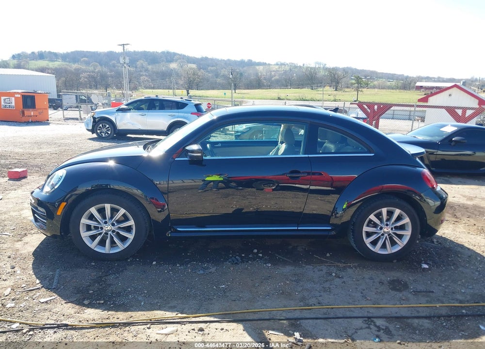 2019 VOLKSWAGEN BEETLE 2.0T SE VIN: 3VWJD7AT7KM715137