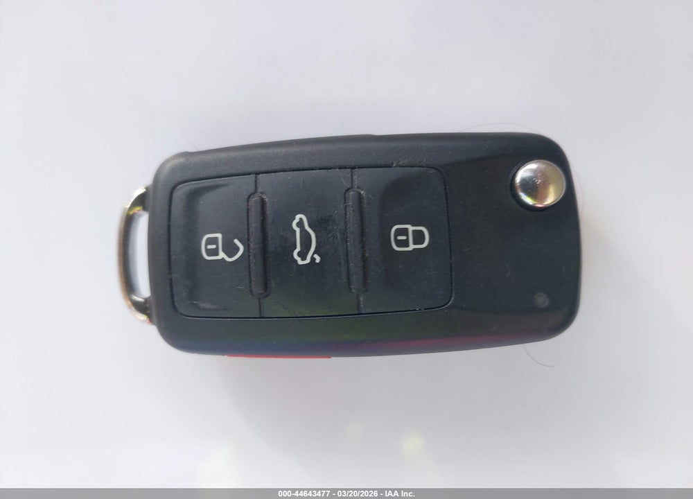 2019 VOLKSWAGEN BEETLE 2.0T SE VIN: 3VWJD7AT7KM715137