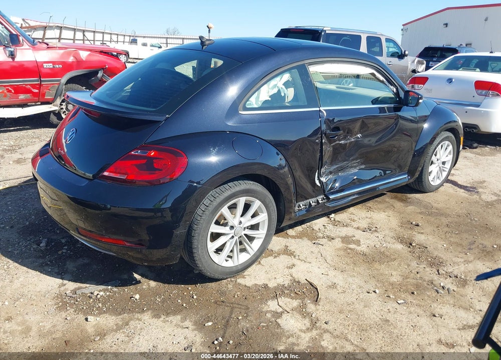 2019 VOLKSWAGEN BEETLE 2.0T SE VIN: 3VWJD7AT7KM715137