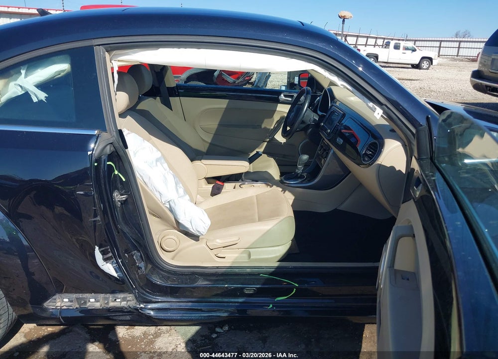 2019 VOLKSWAGEN BEETLE 2.0T SE VIN: 3VWJD7AT7KM715137