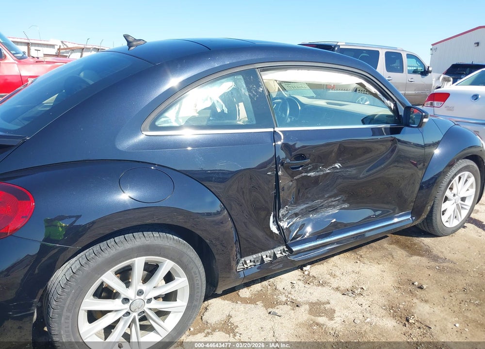 2019 VOLKSWAGEN BEETLE 2.0T SE VIN: 3VWJD7AT7KM715137