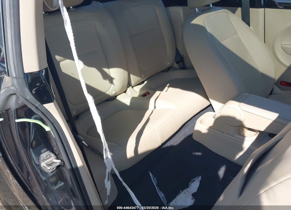 2019 VOLKSWAGEN BEETLE 2.0T SE VIN: 3VWJD7AT7KM715137