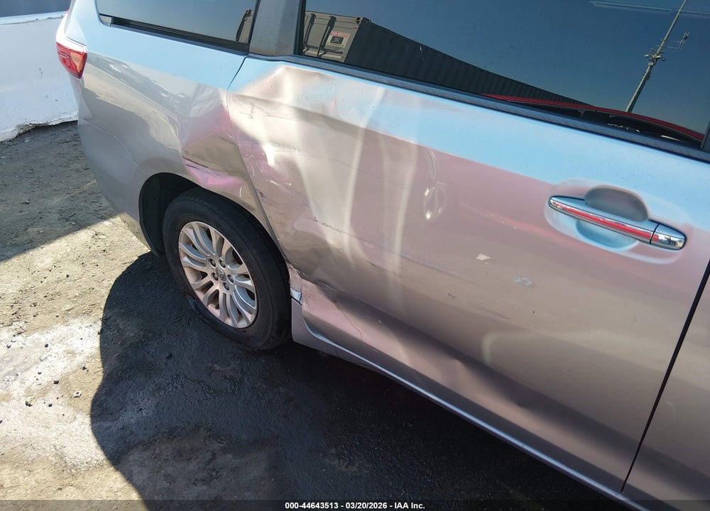 2016 TOYOTA SIENNA XLE PREMIUM 8 PASSENGER VIN: 5TDYK3DC4GS722114
