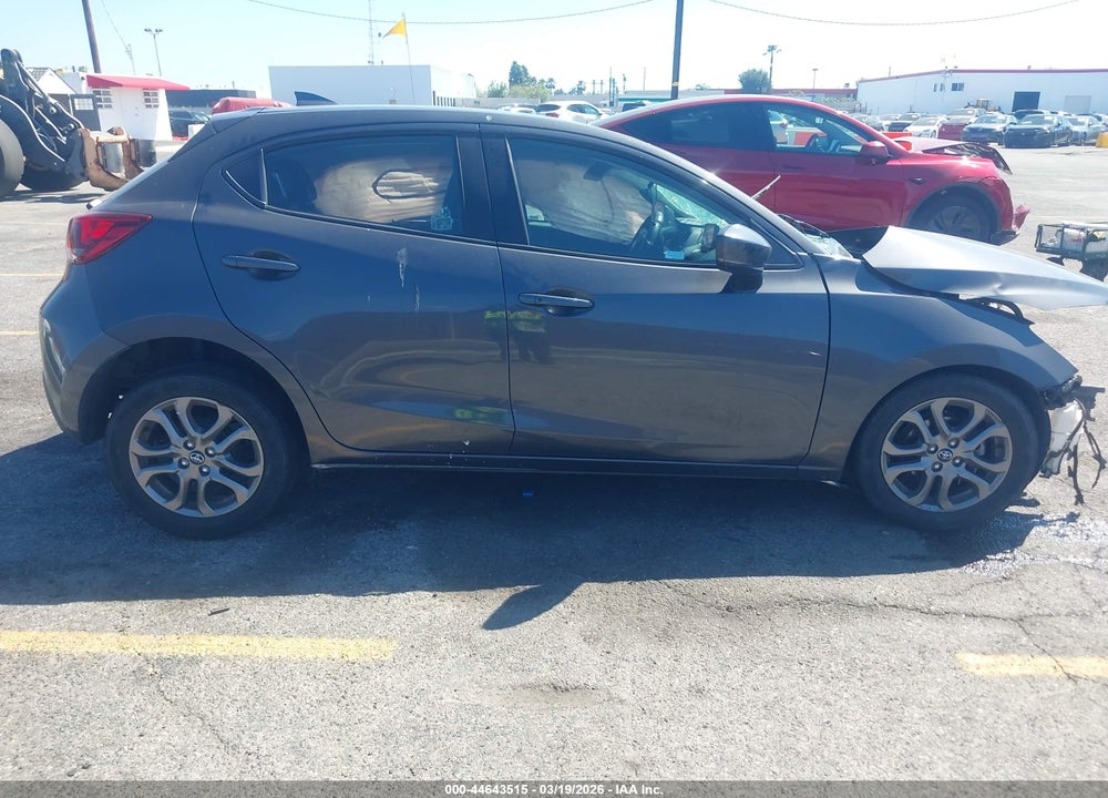 2020 TOYOTA YARIS XLE VIN: 3MYDLBJV8LY704599