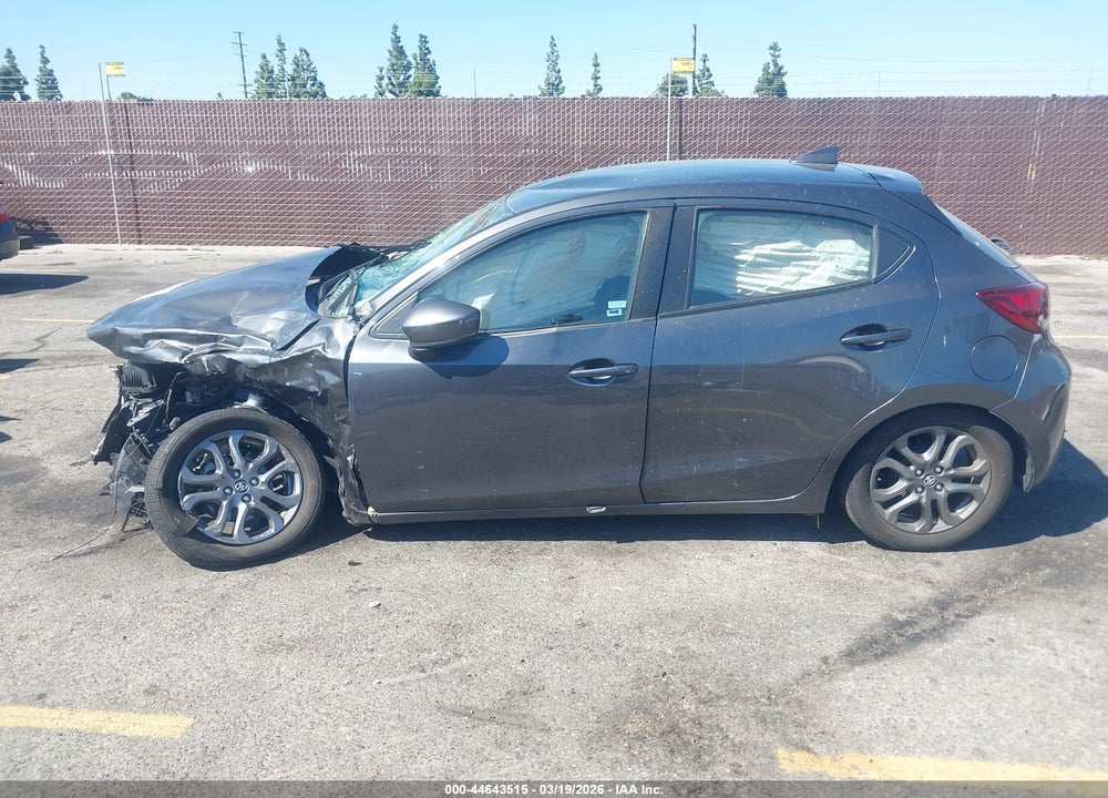 2020 TOYOTA YARIS XLE VIN: 3MYDLBJV8LY704599