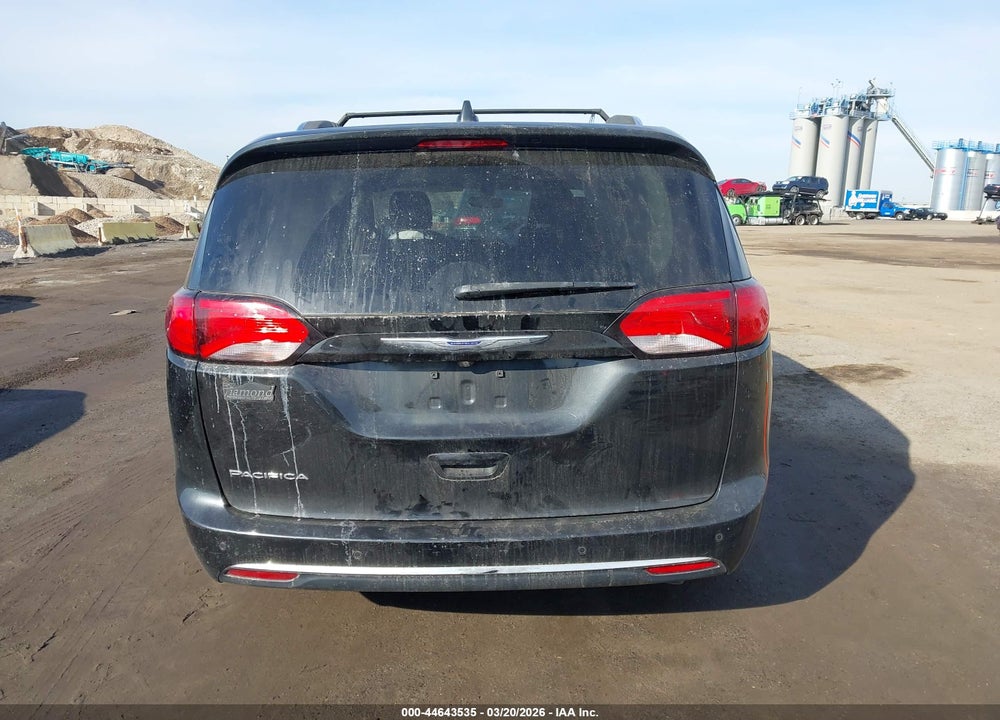 2020 CHRYSLER PACIFICA TOURING L VIN: 2C4RC1BG2LR101663