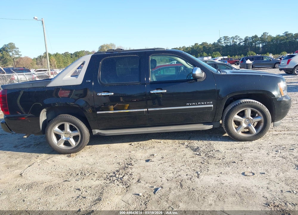 2011 CHEVROLET AVALANCHE 1500 LTZ VIN: 3GNTKGE30BG336420