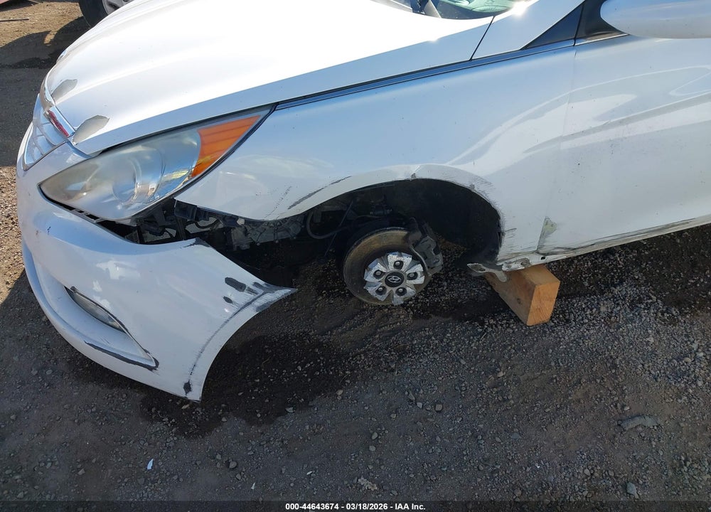 2013 HYUNDAI SONATA GLS VIN: 5NPEB4AC2DH737340