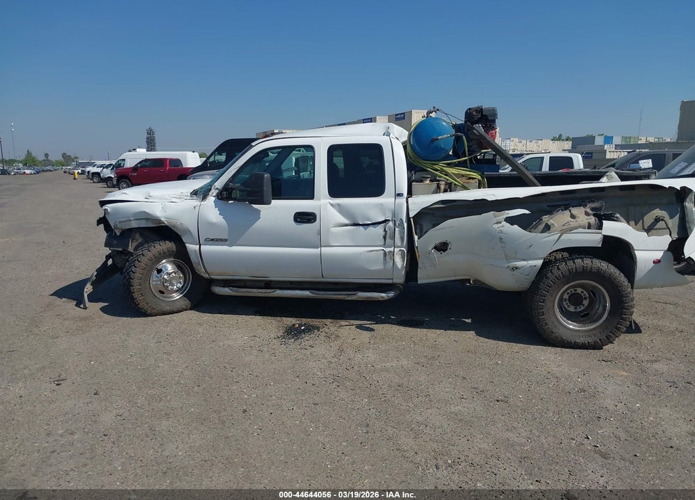 2002 CHEVROLET SILVERADO 3500 LS VIN: 1GCJK39GX2E114464