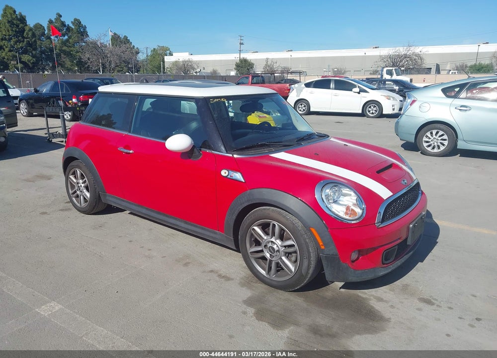 2012 MINI COOPER S VIN: WMWSV3C55CT385381