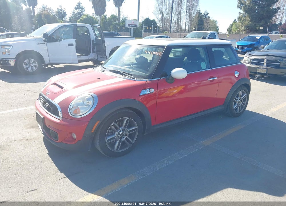 2012 MINI COOPER S VIN: WMWSV3C55CT385381