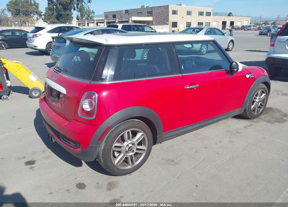 2012 MINI COOPER S VIN: WMWSV3C55CT385381
