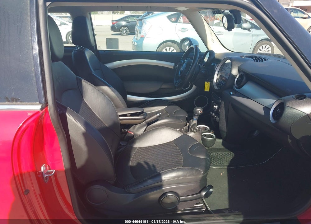 2012 MINI COOPER S VIN: WMWSV3C55CT385381