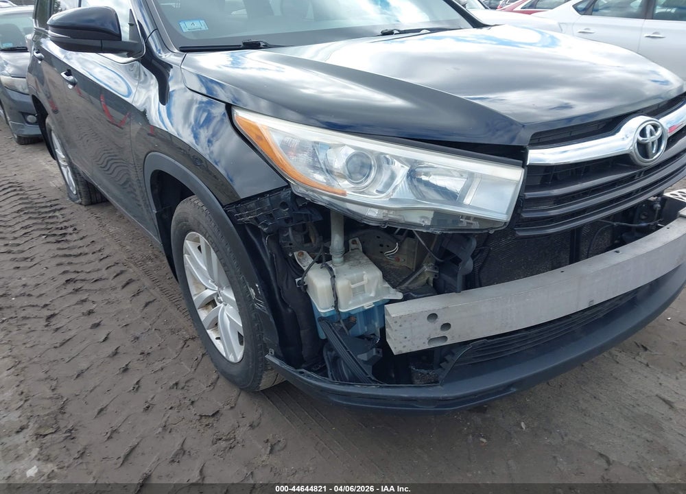 2015 TOYOTA HIGHLANDER LE V6 VIN: 5TDBKRFH4FS098945