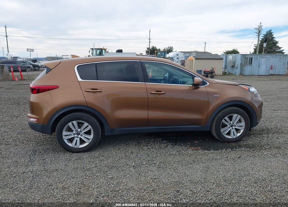 2018 KIA SPORTAGE LX VIN: KNDPMCAC2J7333774