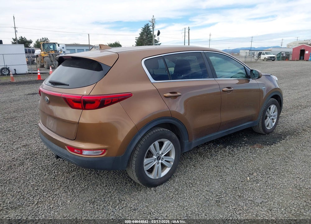 2018 KIA SPORTAGE LX VIN: KNDPMCAC2J7333774