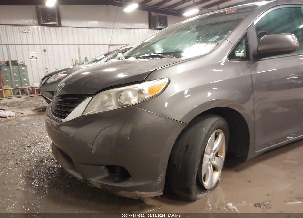 2013 TOYOTA SIENNA LE V6 8 PASSENGER VIN: 5TDKK3DC3DS387123