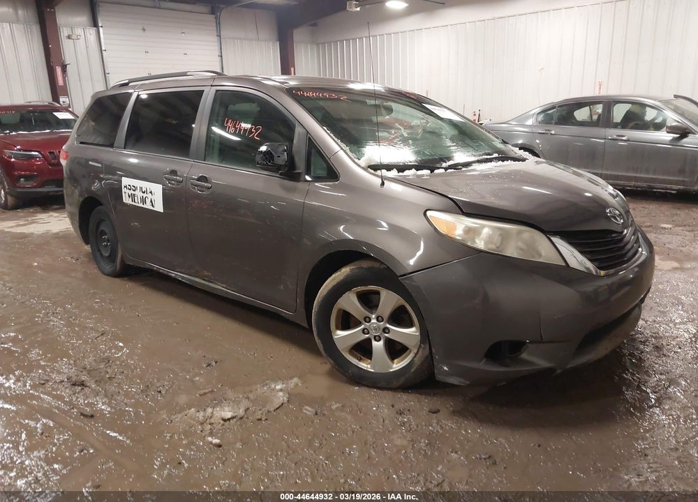 2013 TOYOTA SIENNA LE V6 8 PASSENGER VIN: 5TDKK3DC3DS387123