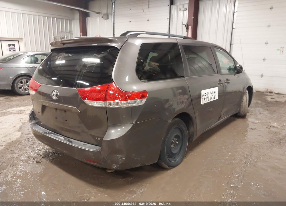 2013 TOYOTA SIENNA LE V6 8 PASSENGER VIN: 5TDKK3DC3DS387123