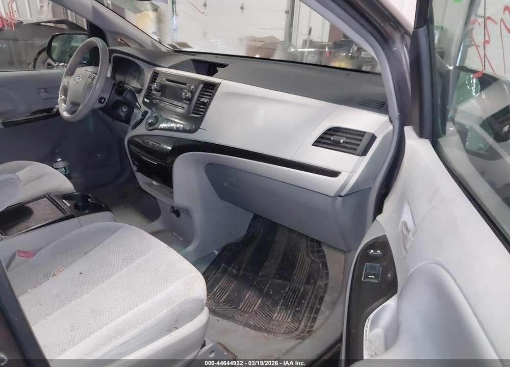 2013 TOYOTA SIENNA LE V6 8 PASSENGER VIN: 5TDKK3DC3DS387123