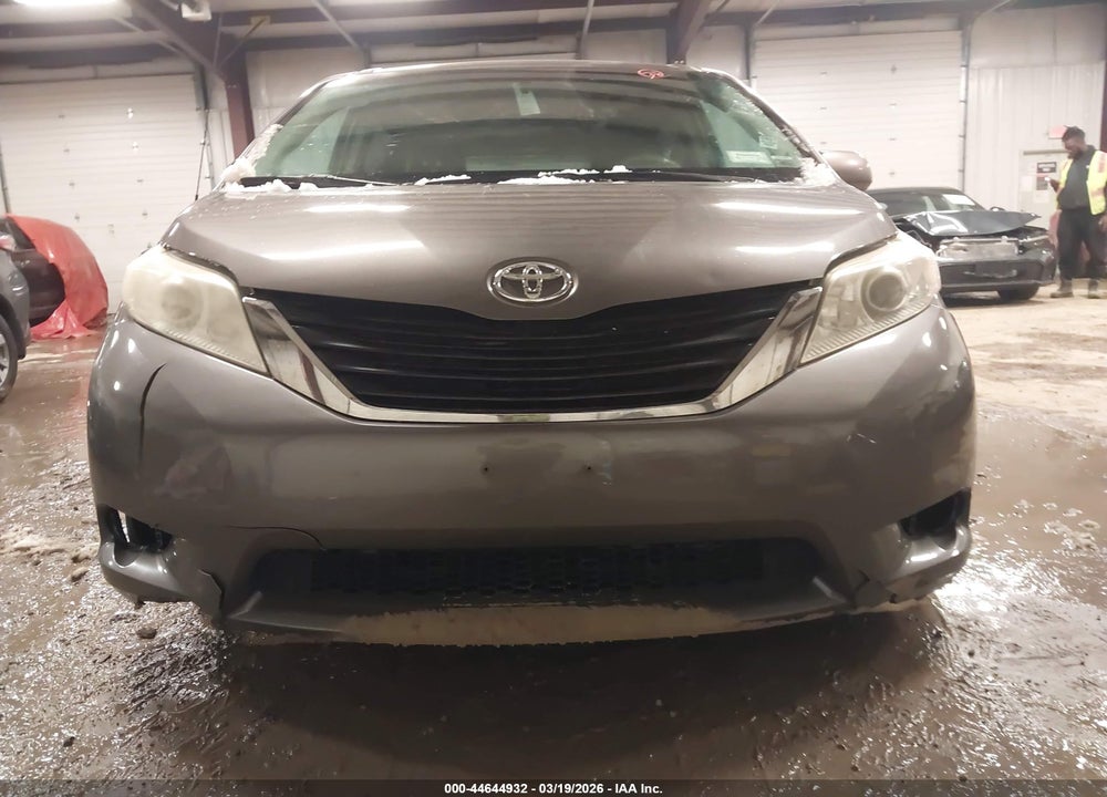 2013 TOYOTA SIENNA LE V6 8 PASSENGER VIN: 5TDKK3DC3DS387123