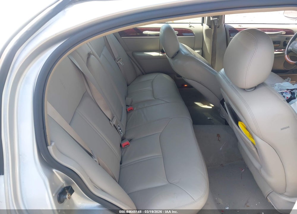 2004 LINCOLN TOWN CAR ULTIMATE VIN: 1LNHM83W04Y624261