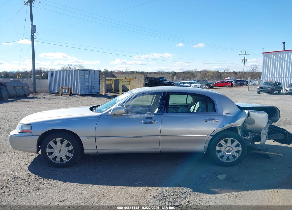 2004 LINCOLN TOWN CAR ULTIMATE VIN: 1LNHM83W04Y624261