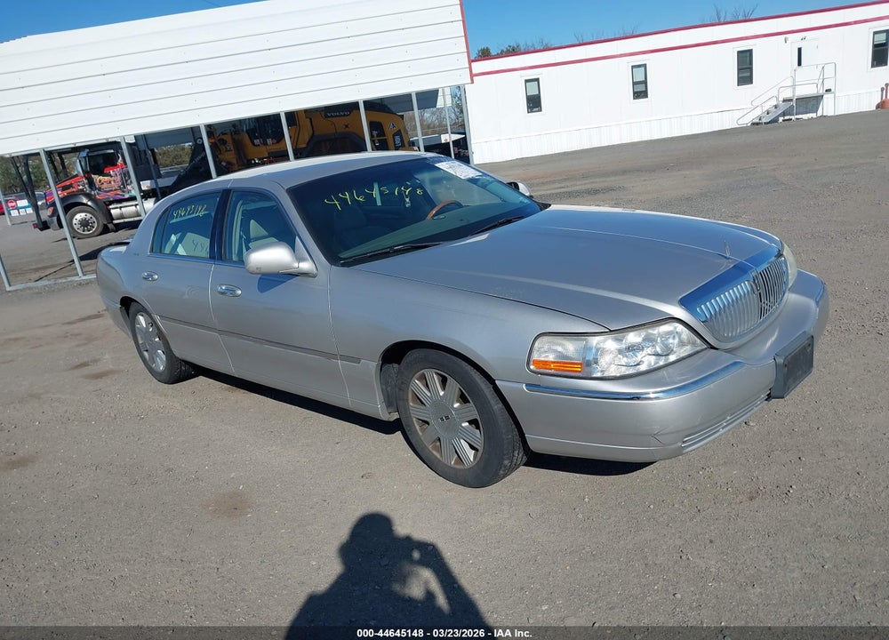 2004 LINCOLN TOWN CAR ULTIMATE VIN: 1LNHM83W04Y624261