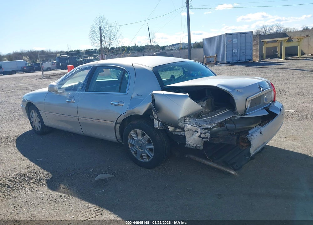2004 LINCOLN TOWN CAR ULTIMATE VIN: 1LNHM83W04Y624261