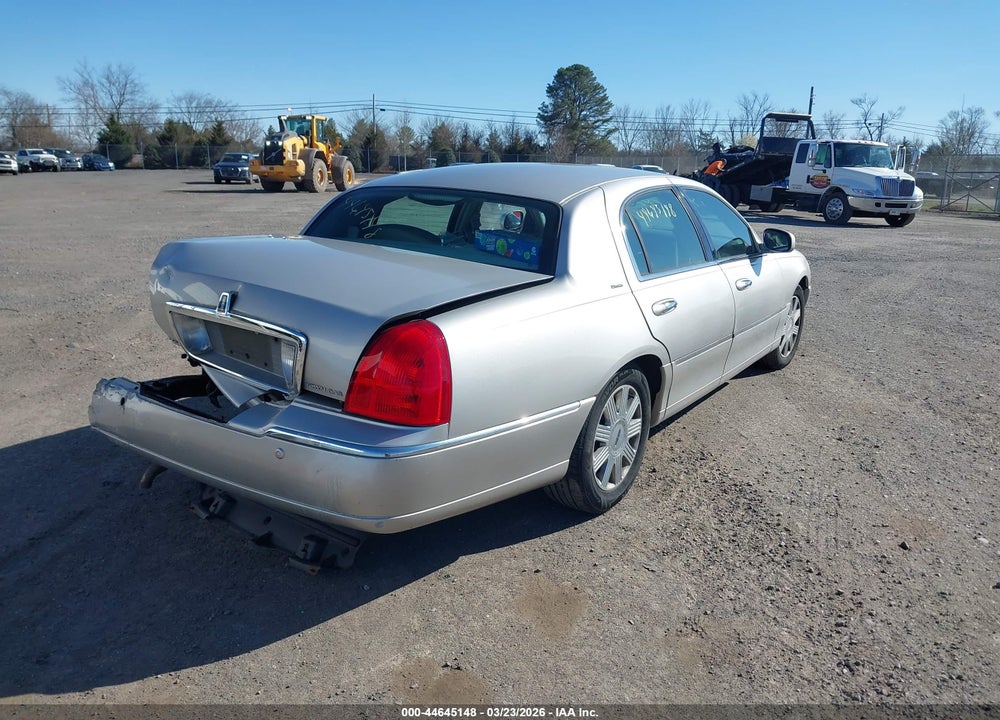 2004 LINCOLN TOWN CAR ULTIMATE VIN: 1LNHM83W04Y624261