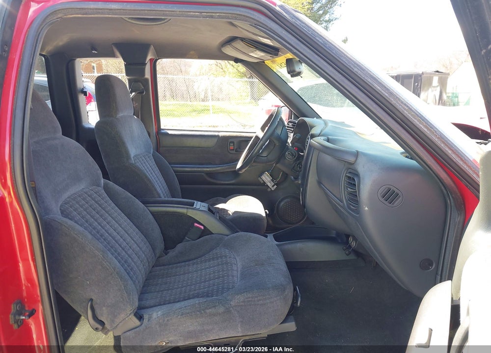 1998 CHEVROLET S-10 LS VIN: 1GCCT19W2W8179606