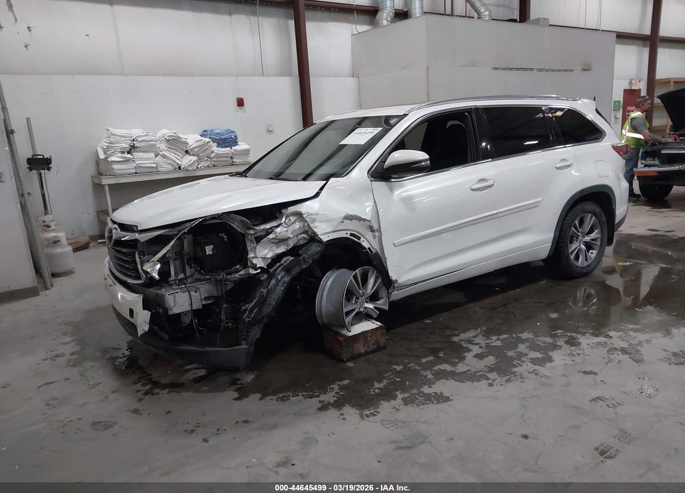 2014 TOYOTA HIGHLANDER XLE V6 VIN: 5TDJKRFH0ES062552