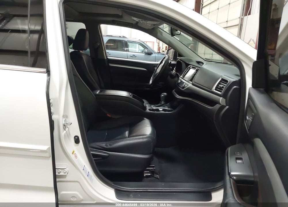 2014 TOYOTA HIGHLANDER XLE V6 VIN: 5TDJKRFH0ES062552