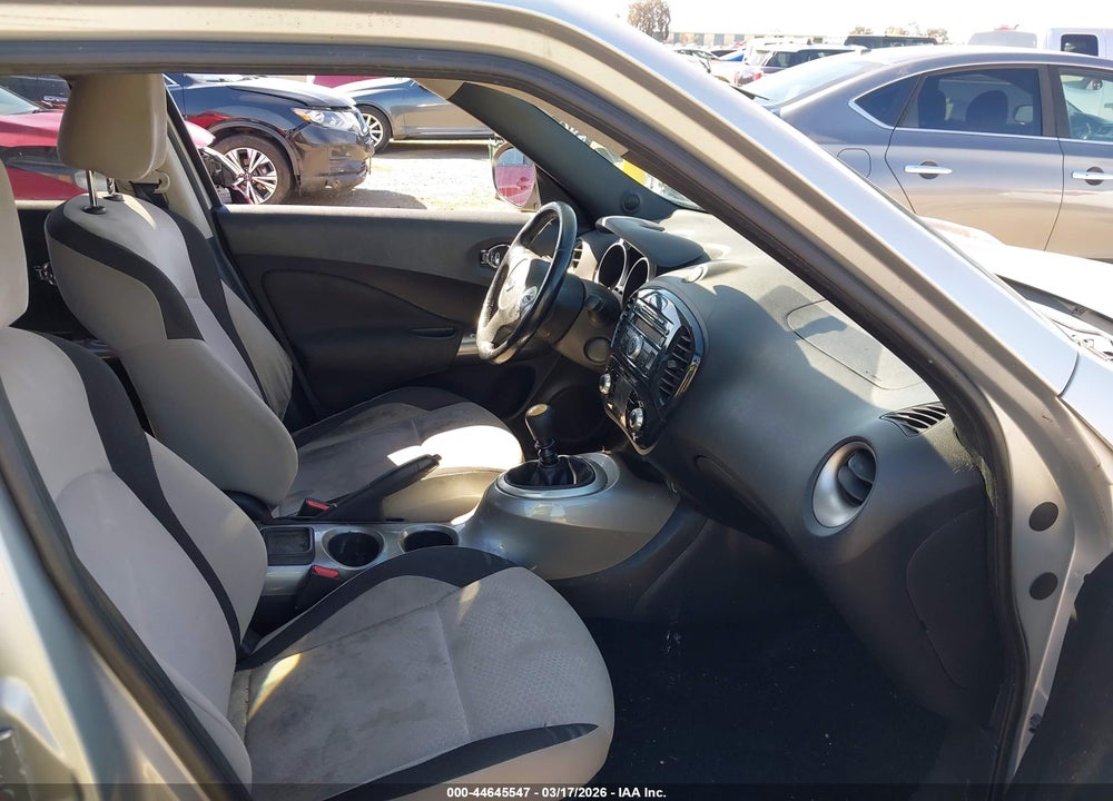 2011 NISSAN JUKE SV VIN: JN8AF5MR9BT001582