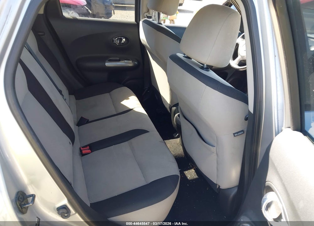 2011 NISSAN JUKE SV VIN: JN8AF5MR9BT001582