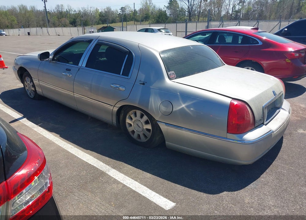 2006 LINCOLN TOWN CAR SIGNATURE VIN: 1LNHM81VX6Y613281