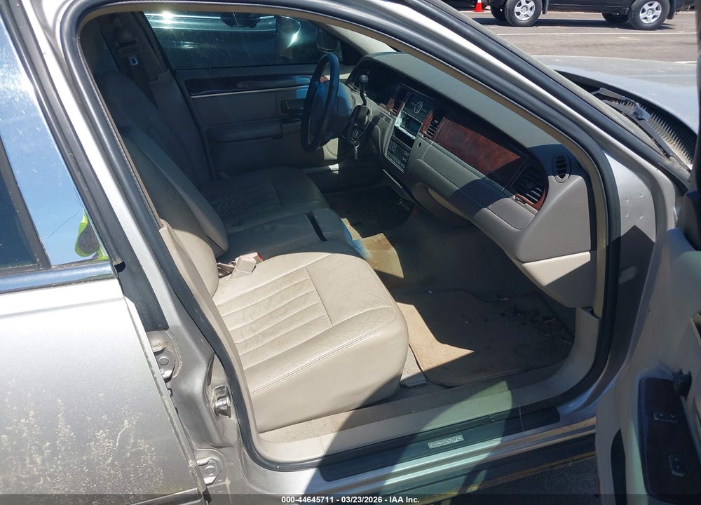 2006 LINCOLN TOWN CAR SIGNATURE VIN: 1LNHM81VX6Y613281