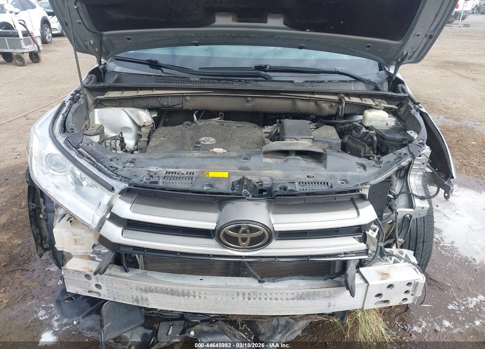 2018 TOYOTA HIGHLANDER LE PLUS VIN: 5TDZZRFH3JS281689