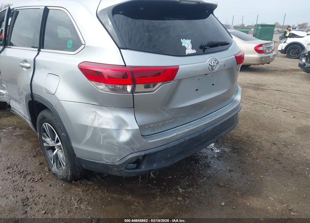 2018 TOYOTA HIGHLANDER LE PLUS VIN: 5TDZZRFH3JS281689