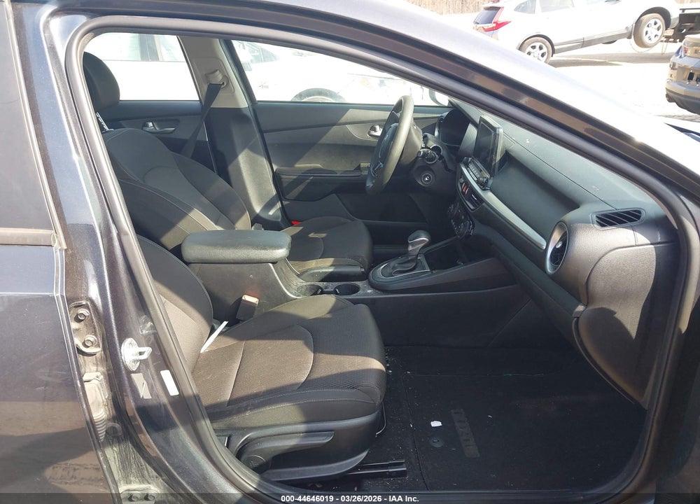 2019 KIA FORTE LXS VIN: 3KPF24ADXKE032946