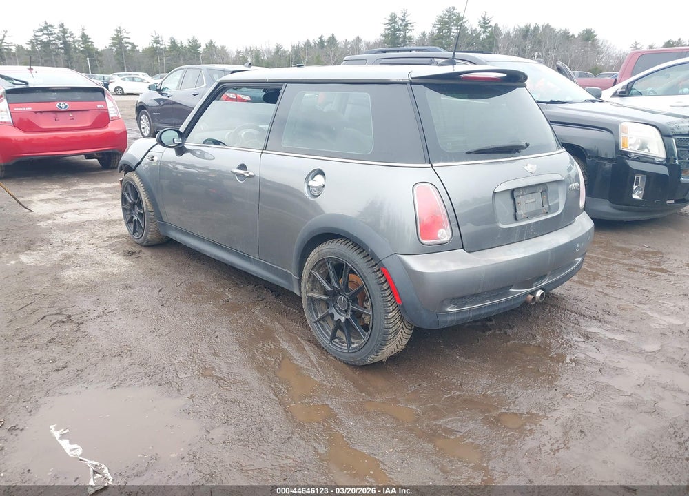 2006 MINI COOPER S VIN: WMWRE335X6TJ36125