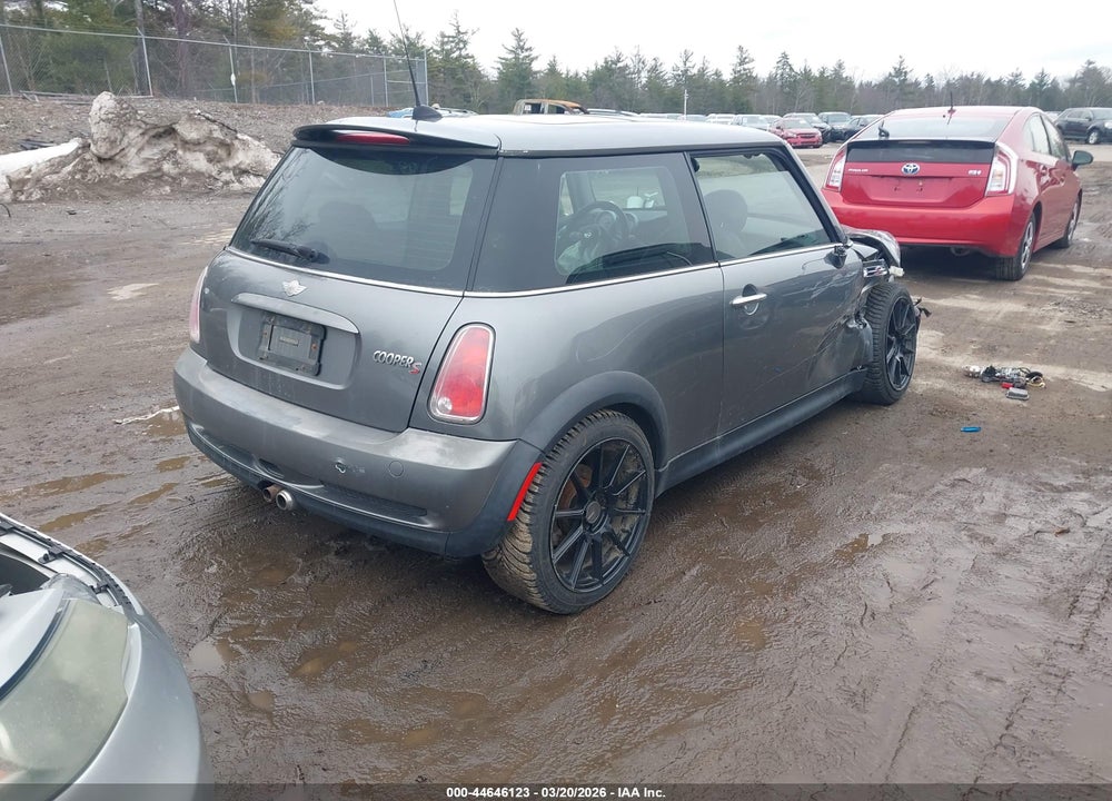 2006 MINI COOPER S VIN: WMWRE335X6TJ36125