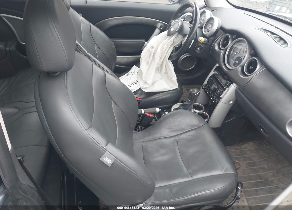 2006 MINI COOPER S VIN: WMWRE335X6TJ36125