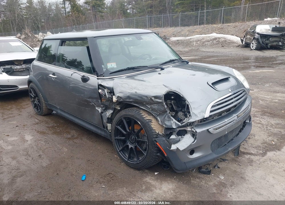 2006 MINI COOPER S VIN: WMWRE335X6TJ36125