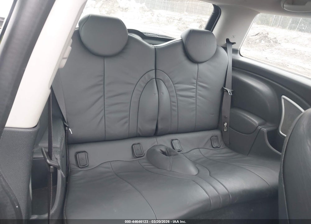 2006 MINI COOPER S VIN: WMWRE335X6TJ36125