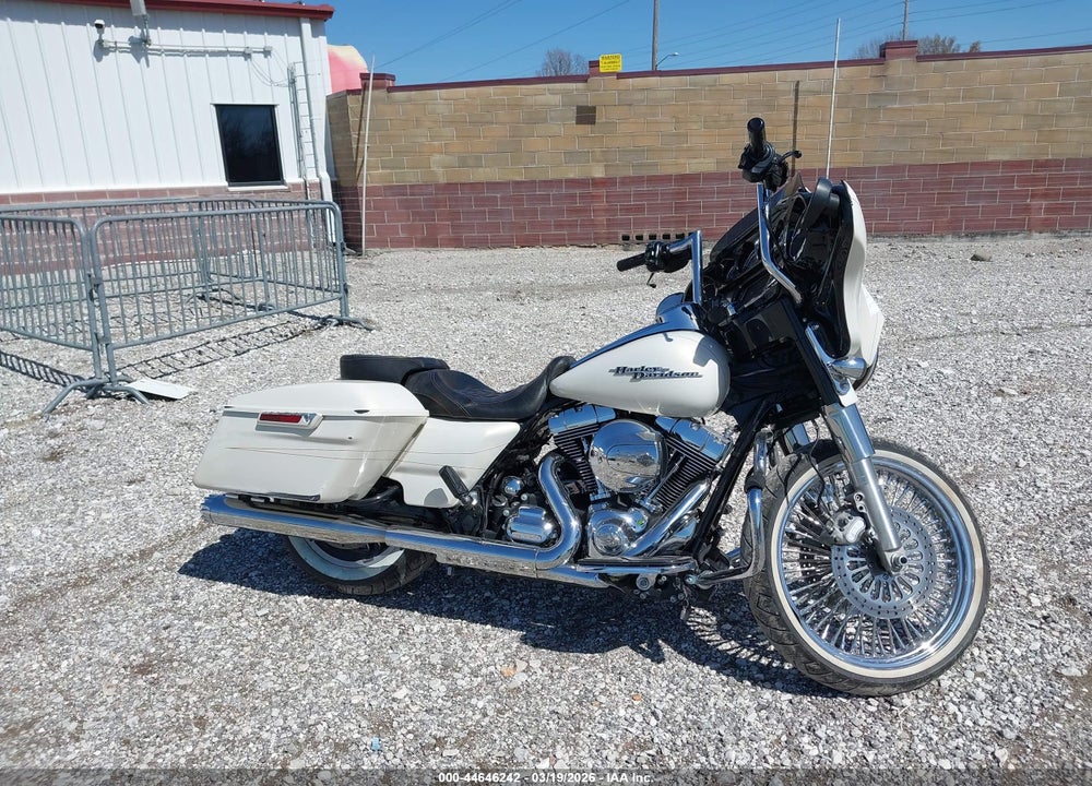 2014 HARLEY-DAVIDSON FLHXS STREET GLIDE SPECIAL VIN: 1HD1KRM13EB672859