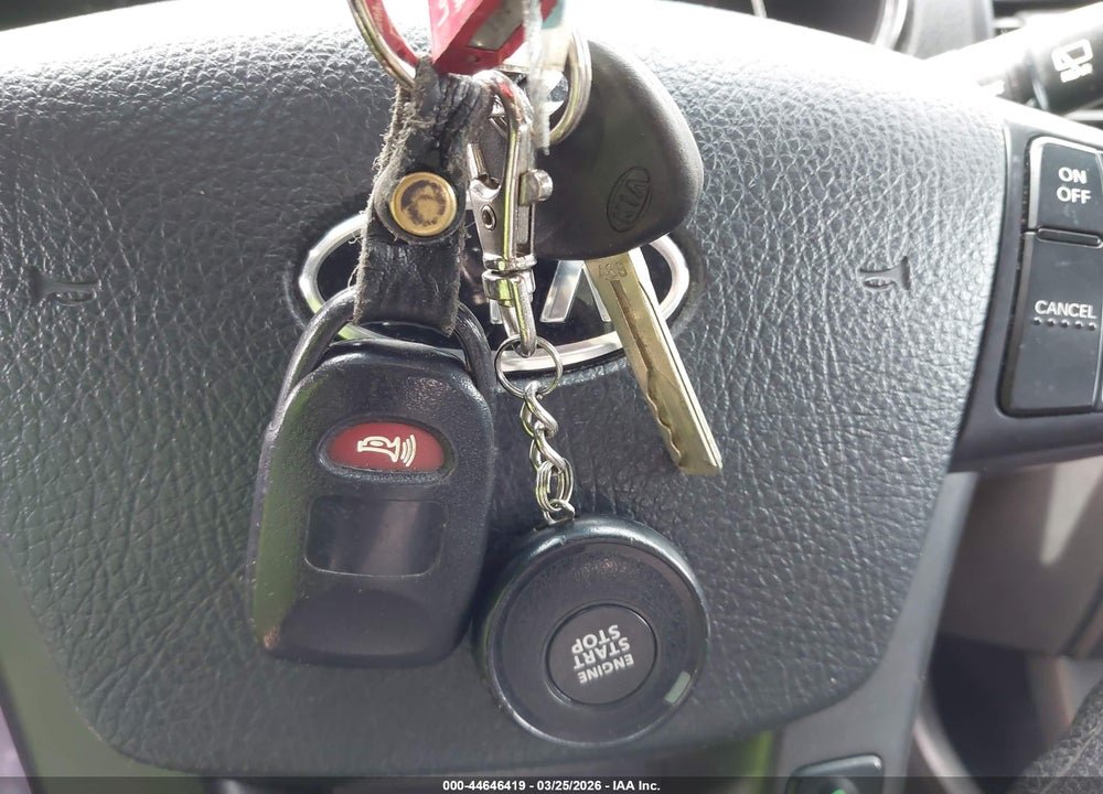2013 KIA SORENTO LX VIN: 5XYKTDA60DG423039