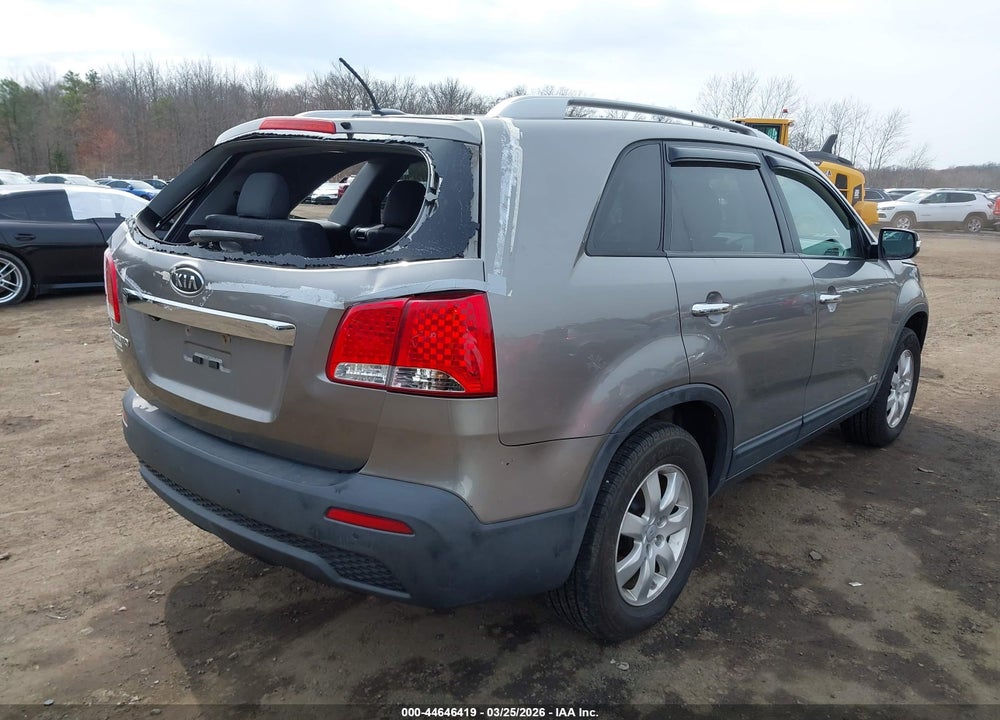 2013 KIA SORENTO LX VIN: 5XYKTDA60DG423039