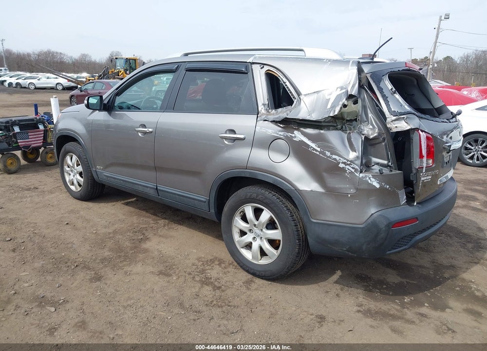 2013 KIA SORENTO LX VIN: 5XYKTDA60DG423039