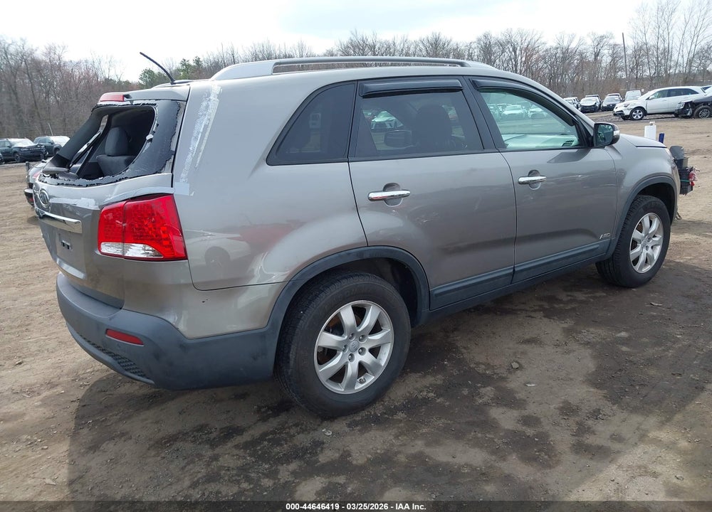 2013 KIA SORENTO LX VIN: 5XYKTDA60DG423039